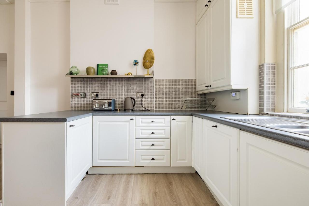 런던 The Sussex Garden Retreat - Elegant 2Bdr Flat 아파트 외부 사진